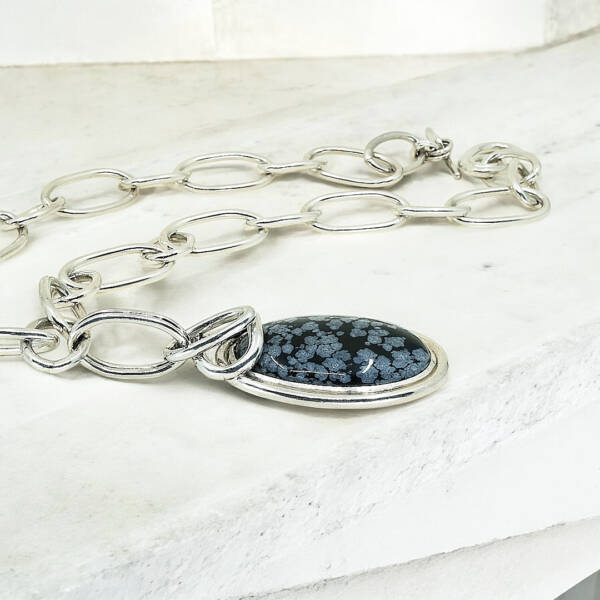 Collier Chaîne Dea avec Obsidienne Neige Lucile Favrat Bijoux